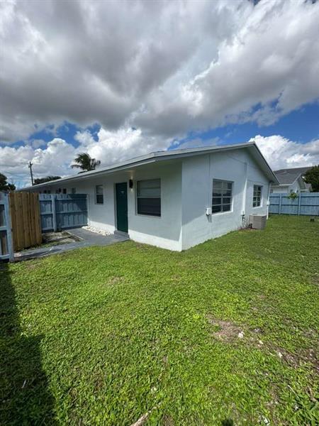 Building Photo - 518 SW 20th Ave