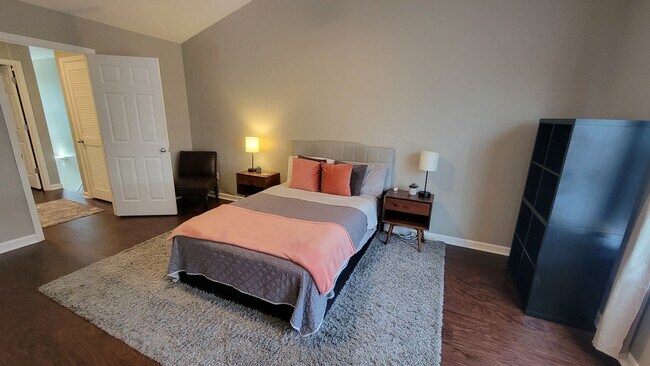 Building Photo - 2 Bed, 2 Bath Townhome in Mauldin is Available