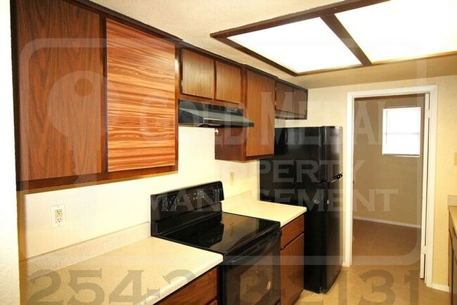 Building Photo - 2002 Sherman Dr