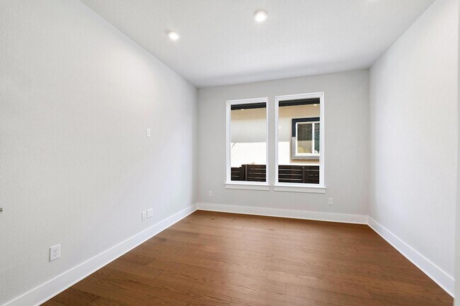 Building Photo - 8208 Bouvreuil Dr