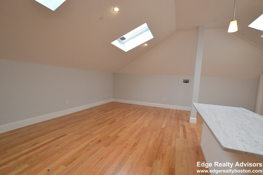 Building Photo - 52 Murdock St