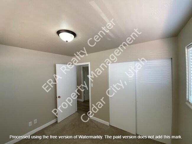 Building Photo - 394 S 500 W