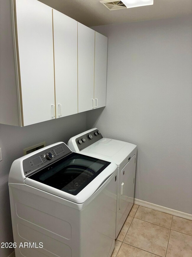 Building Photo - 3189 E Hazeltine Way