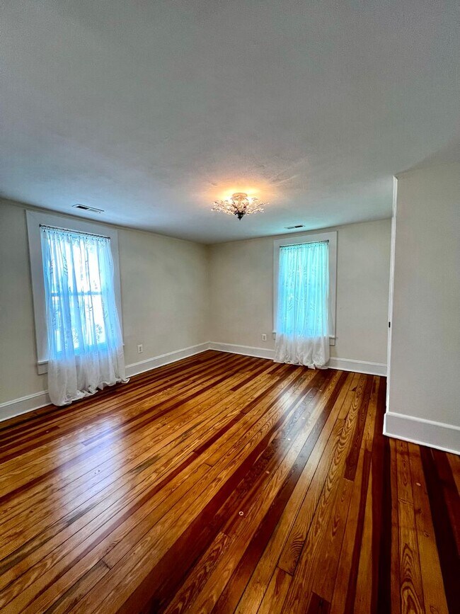 Building Photo - 21 S Church St