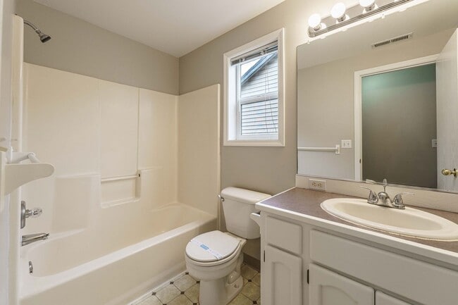 Building Photo - A/C Equipped 4 Bedroom 2.5 Bath Located in...