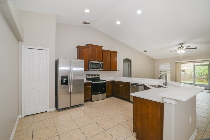 Building Photo - 903 Bonneville Ln
