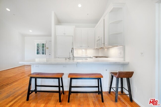 Building Photo - 3855 Rambla Pacifico St