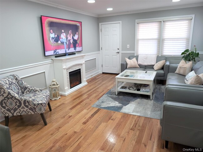 Building Photo - 512 E State St