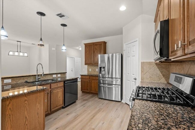 Building Photo - 2808 Barefoot Ln