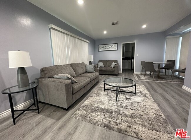 Building Photo - 10509 S Van Ness Ave