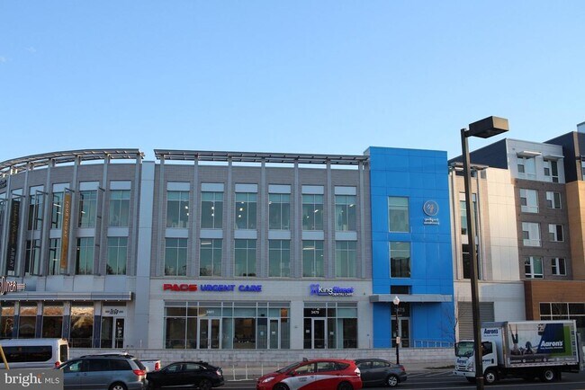 Building Photo - 3705 S George Mason Dr