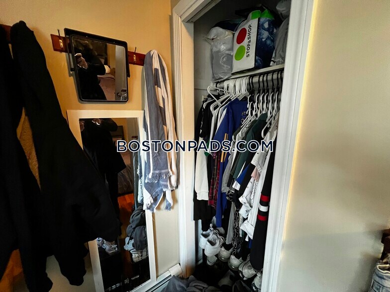 Building Photo - 12 Shepherd Ave