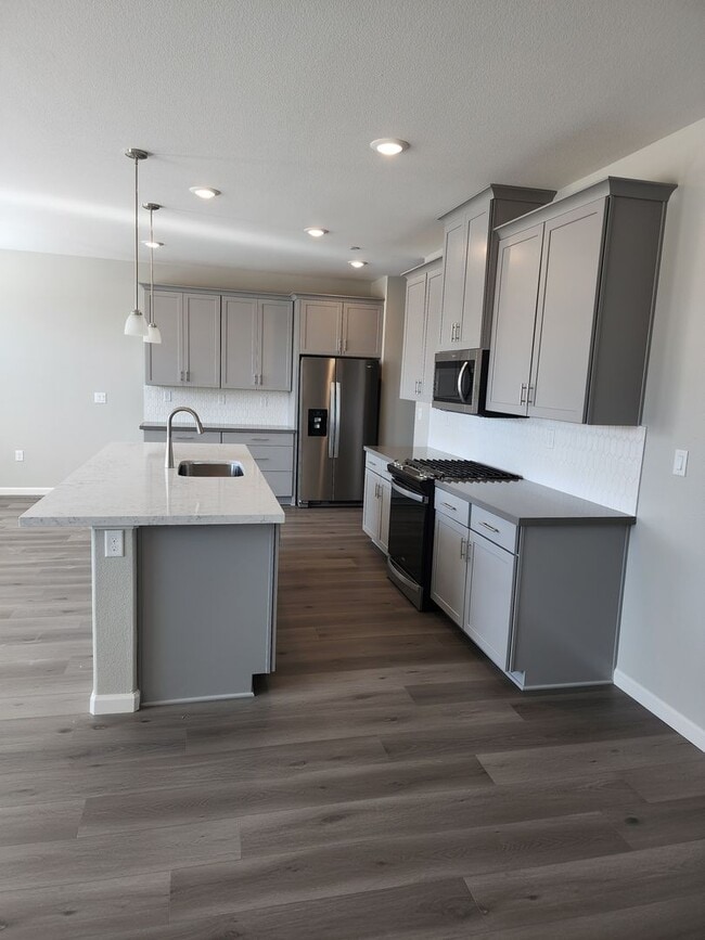 Building Photo - Modern! 3/2.5/2 Townhome in Minden