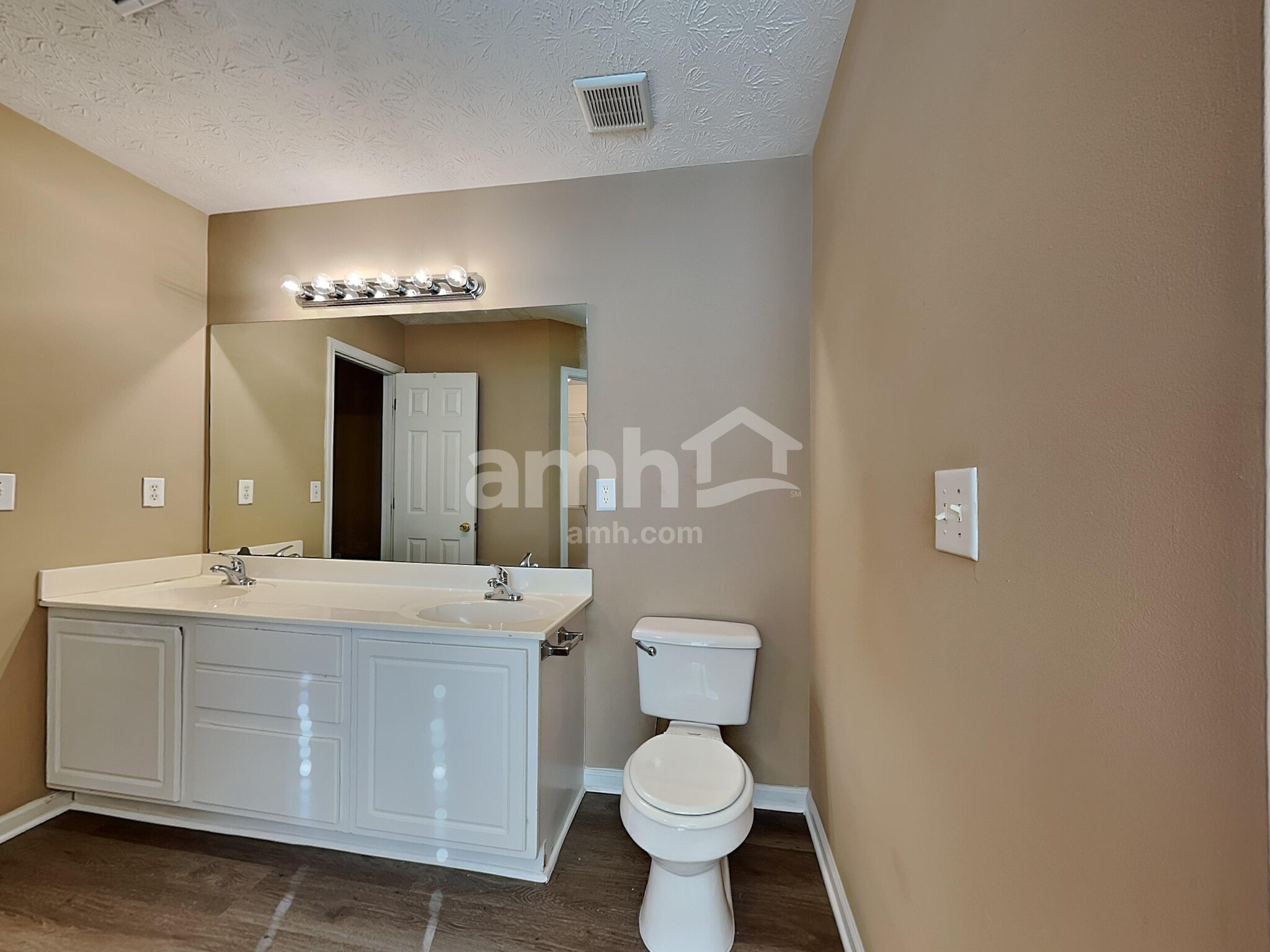 Building Photo - 725 Windsor Brook Ln