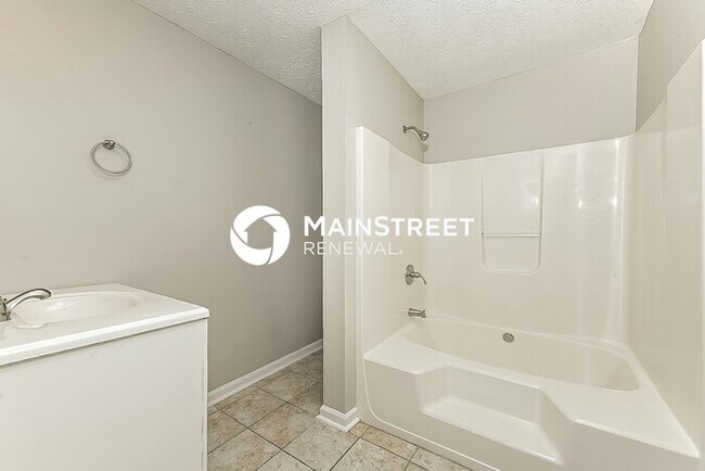 Building Photo - 3 Bedroom Pet-Friendly Home in Jonesboro, GA with Main Street Renewal