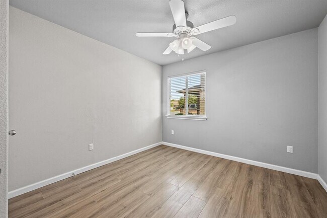 Building Photo - 411 Langely