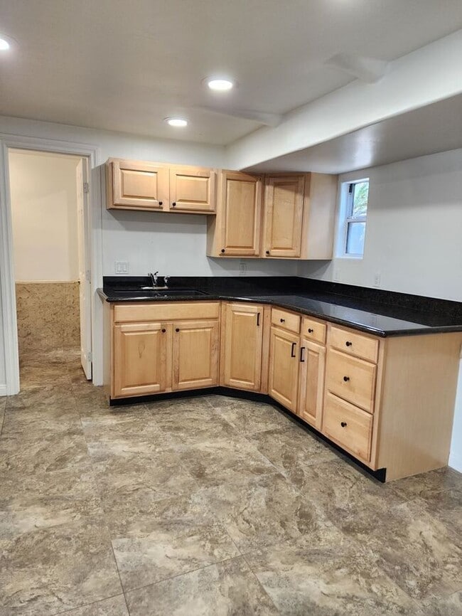 Building Photo - Imperial Beach, Spacious 1BR/1BA Unit only 1 Block from the beach!