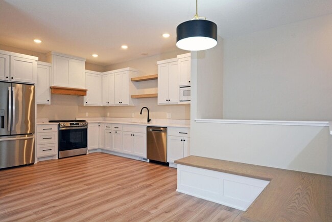 Building Photo - New Construction Townhouse Available Now in Roseville!