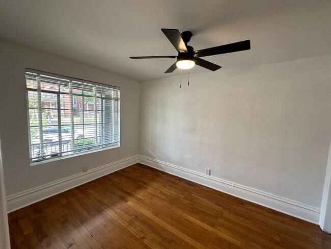 Building Photo - King Ave 225-229 NCR