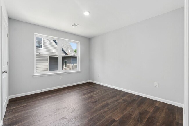 Building Photo - 889 S 17th St