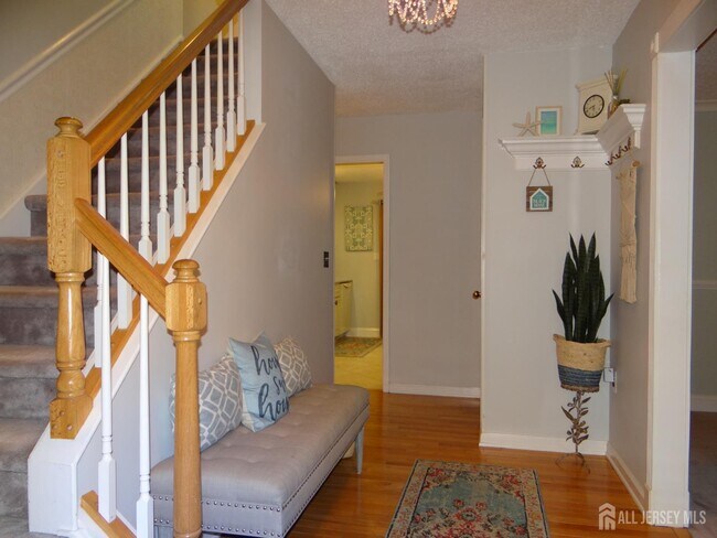 Building Photo - 514 Leawood Ave