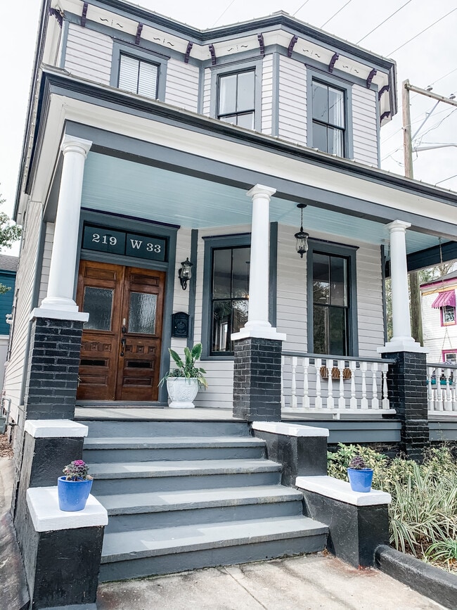 Primary Photo - 219 W 33rd St