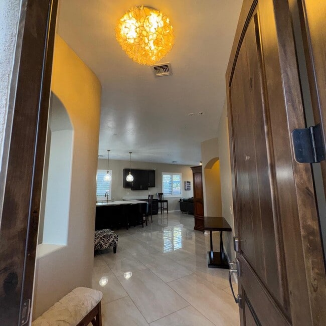 Building Photo - 1111 Vista De Los Alamos