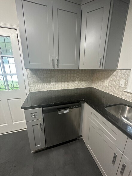 Building Photo - 349 Laquita Dr SE