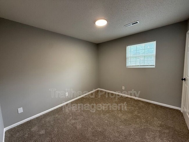 Building Photo - 608 N Jackson St