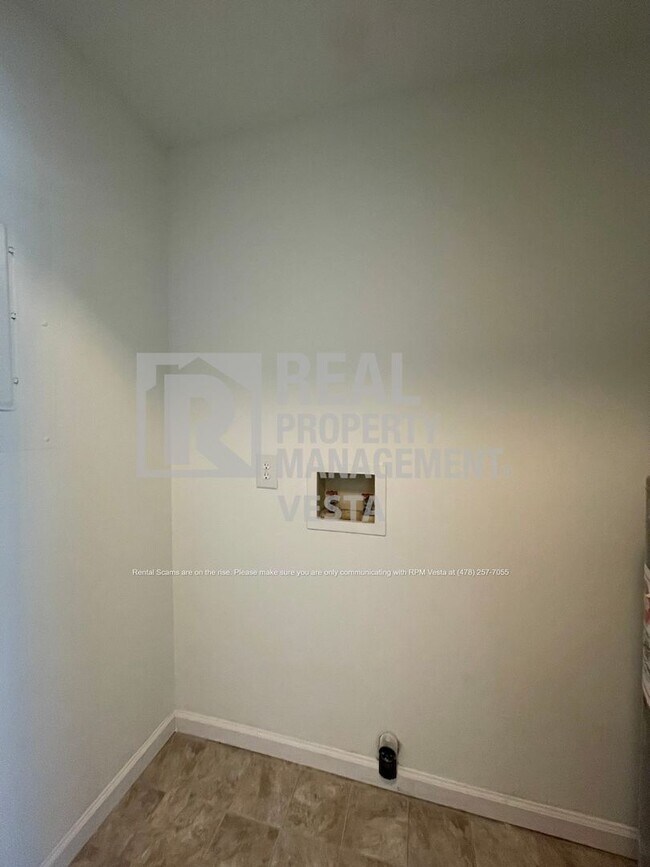 Building Photo - 443 Lacebark Dr
