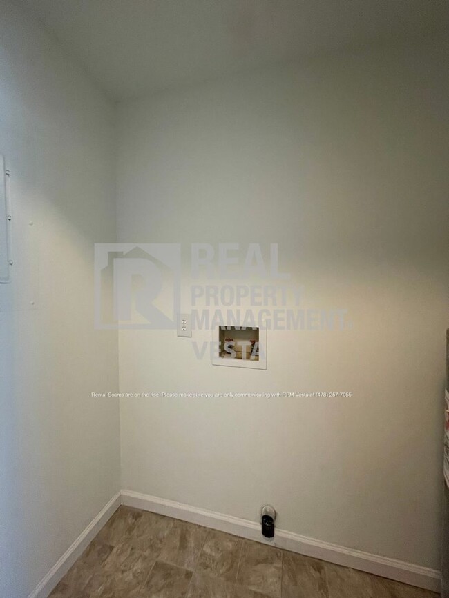 Building Photo - HALF A MONTH FREE! -Stunning Three Bedroom...