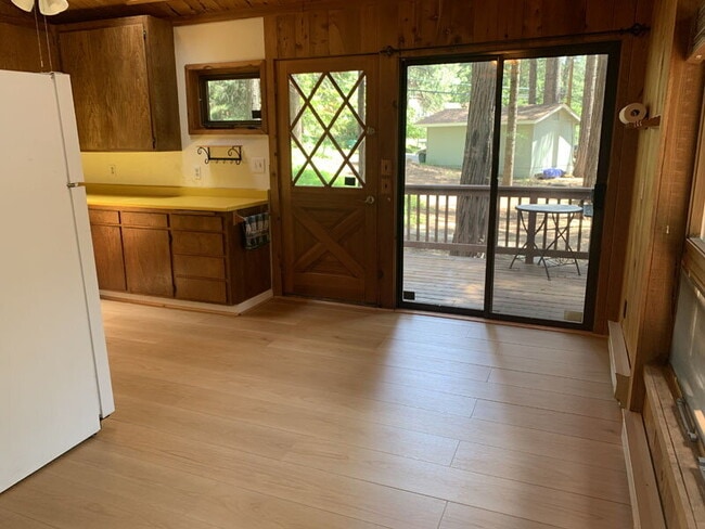 Building Photo - Adorable cabin in the woods!