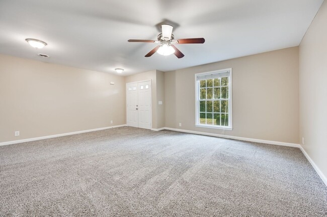 Building Photo - Awesome 2BE/BA townhouse in Bellevue!