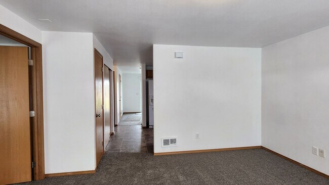 Building Photo - 2 bed 1 bath home in the country with park...