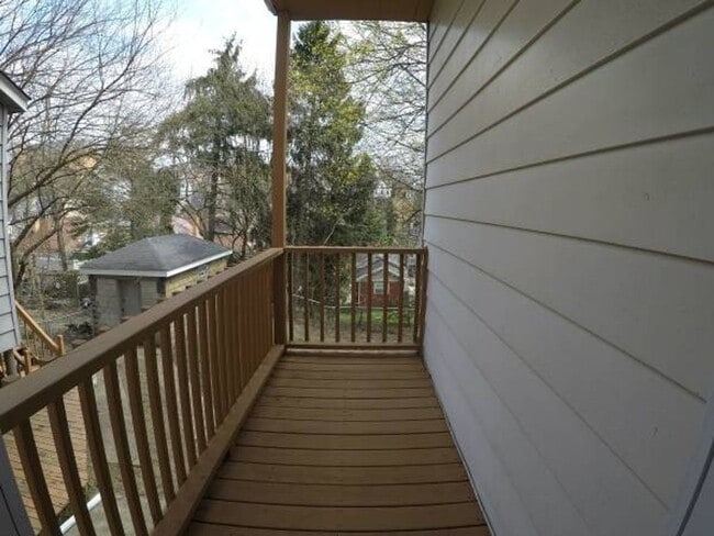 Building Photo - 2 Bedroom Single Family Mt Washington!