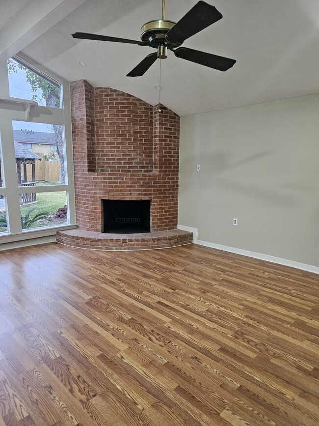 Building Photo - 526 Heidrich St