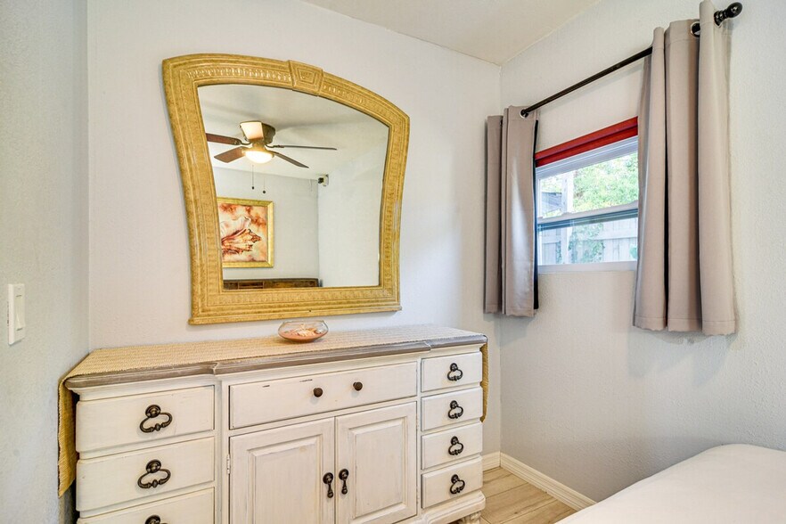 Building Photo - 1409 Maple St