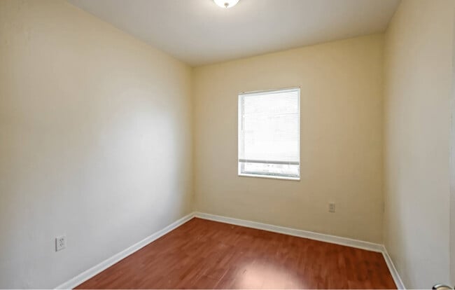 Building Photo - 1815 NE 178th St
