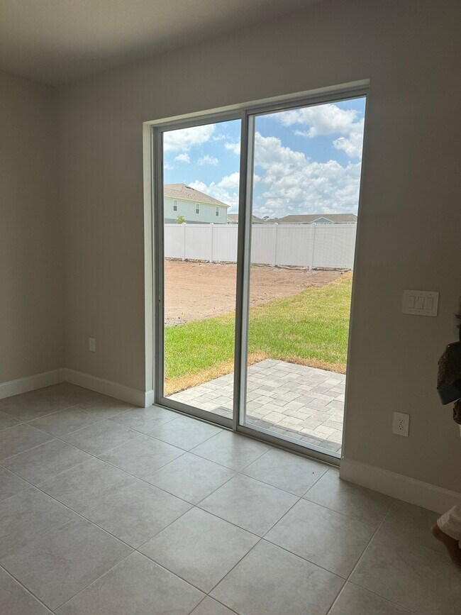 Building Photo - 14051 Crimson Ave