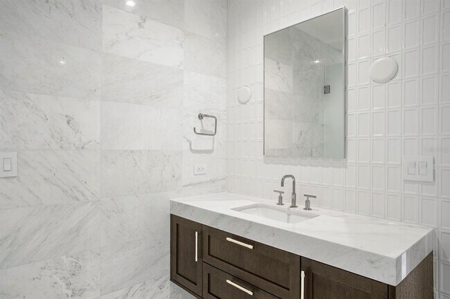 Building Photo - 3015 S Ysabella Ave