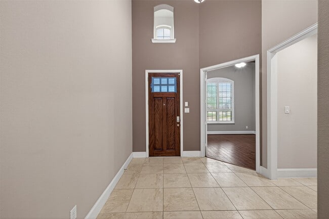 Building Photo - 16811 Kilgarth Dr