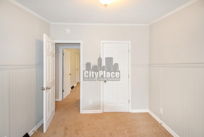 Building Photo - 2841 W Ray St