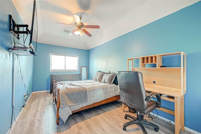Building Photo - 618 Silver Creek Cir