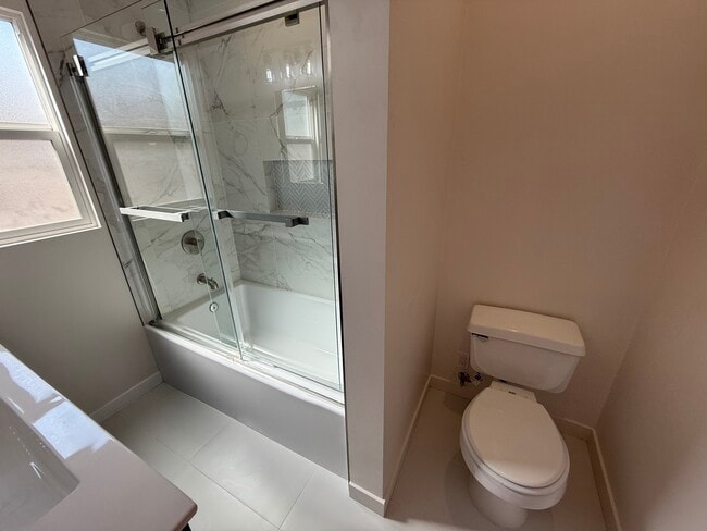 Building Photo - 431 N Catalina St