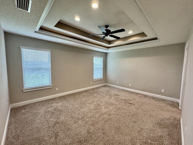 Building Photo - Beautiful Brick 3/2 in popular neighborhood!