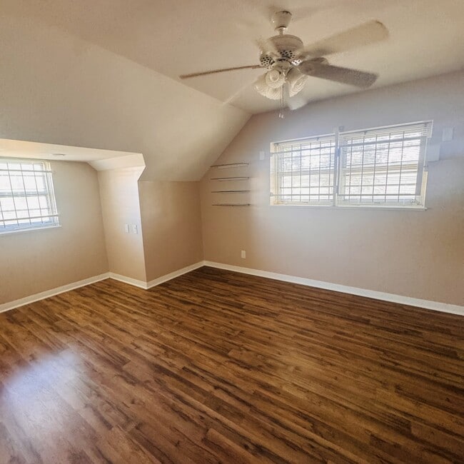 Building Photo - 3175 Sandalwood Dr