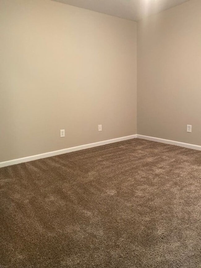 Building Photo - 211 Koufax Dr