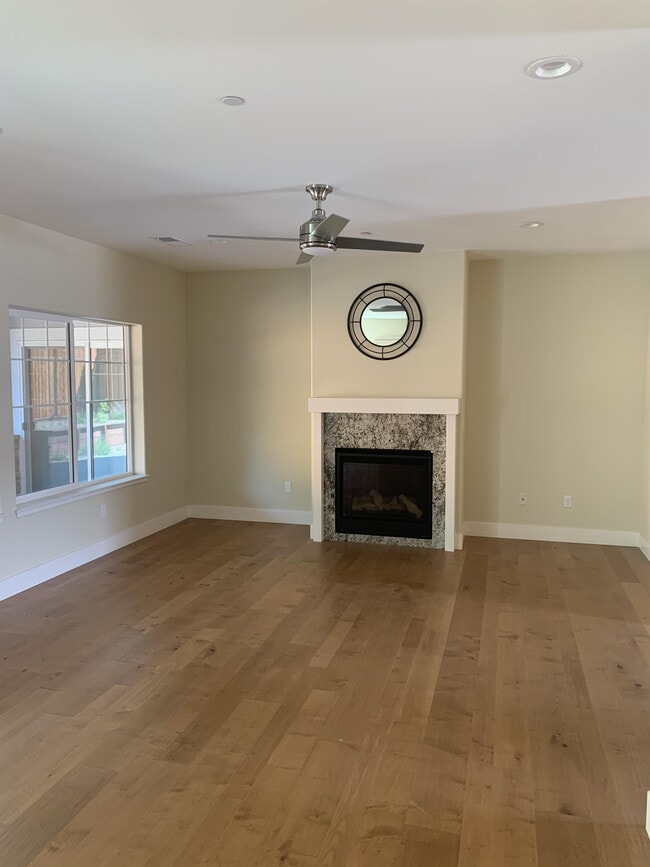 Building Photo - 3626 Aaron Dr