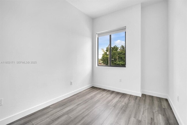 Building Photo - 309 NW 7th Ct