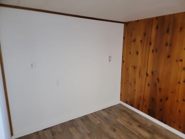 Building Photo - Beautiful 3-Bedroom Home - EV Charger - Pet Friendly